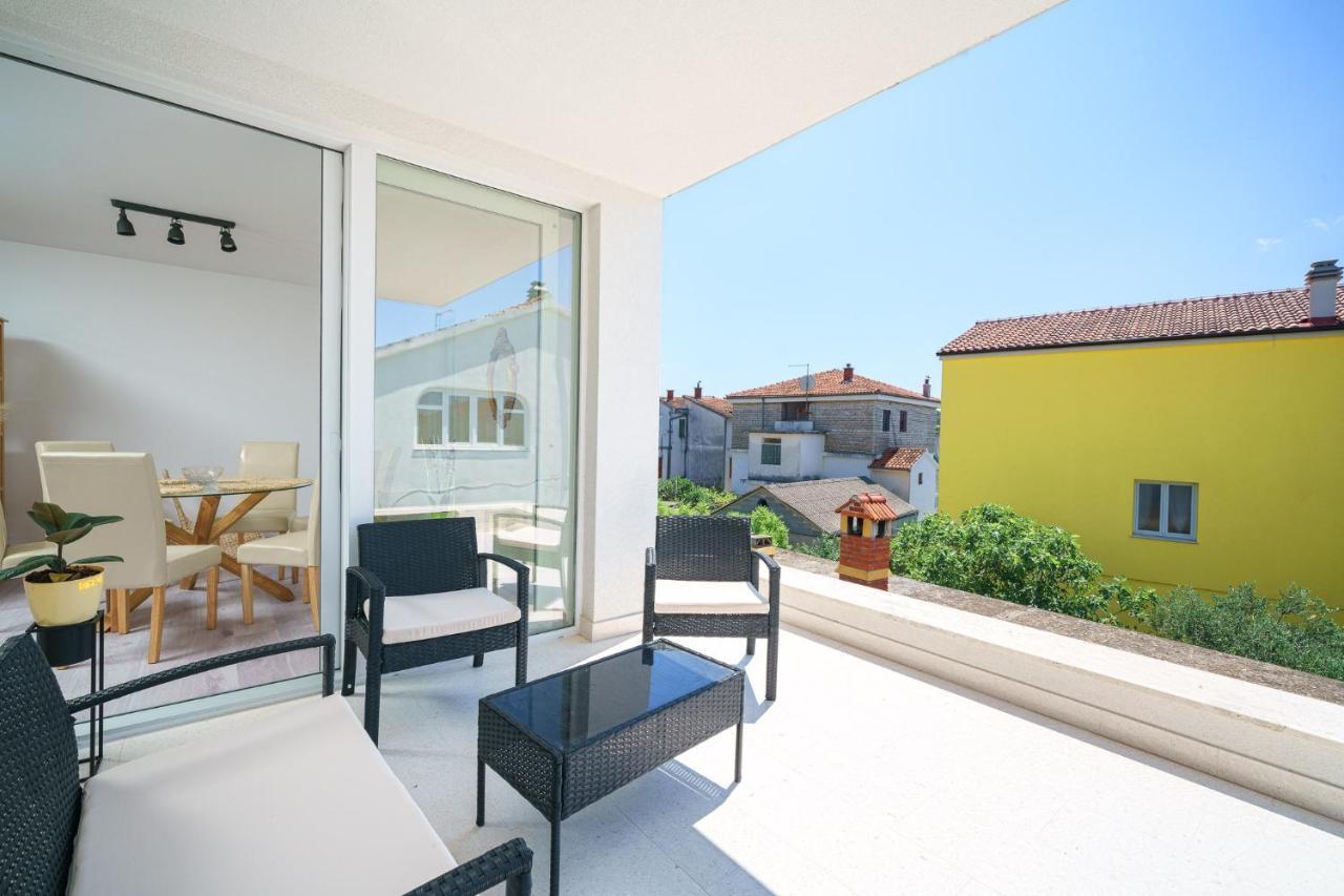 Vila Regina Apartment Regina With Swimming Pool Jezera Bagian luar foto