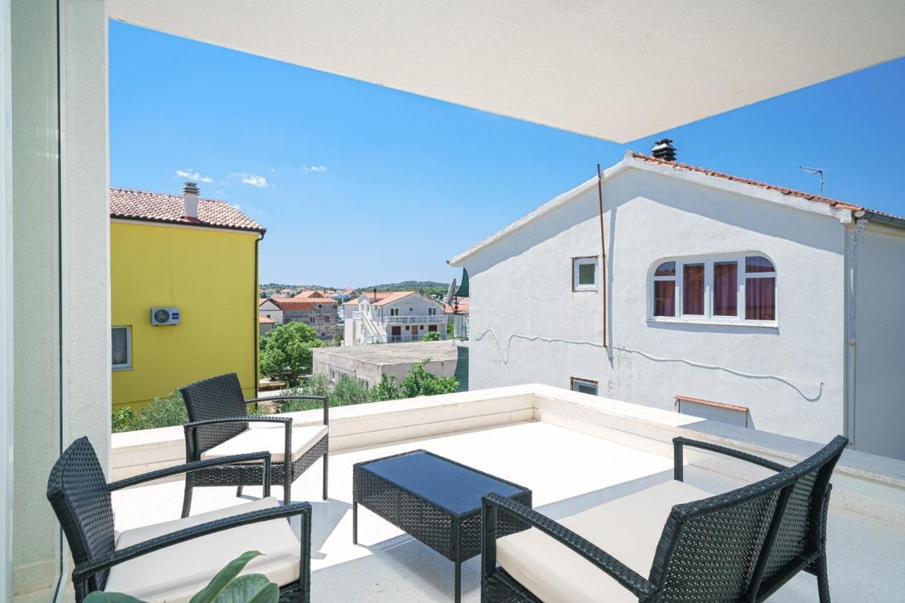 Vila Regina Apartment Regina With Swimming Pool Jezera Bagian luar foto
