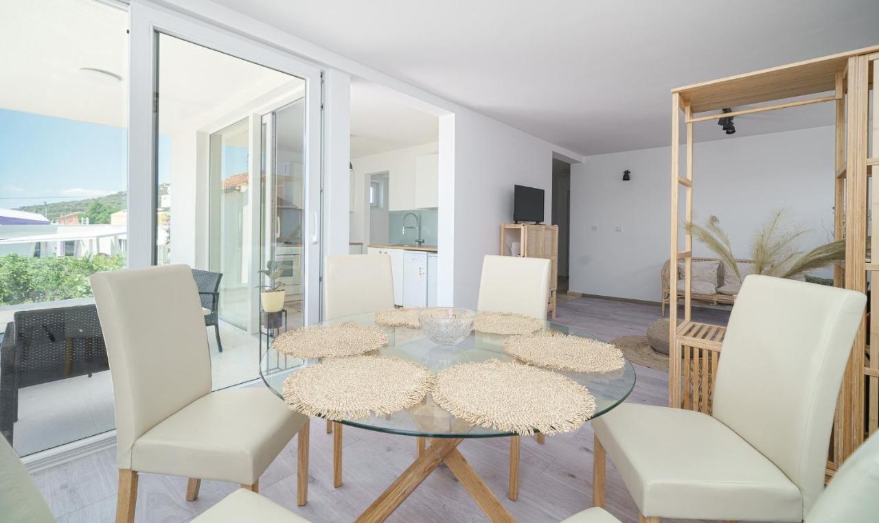 Vila Regina Apartment Regina With Swimming Pool Jezera Bagian luar foto