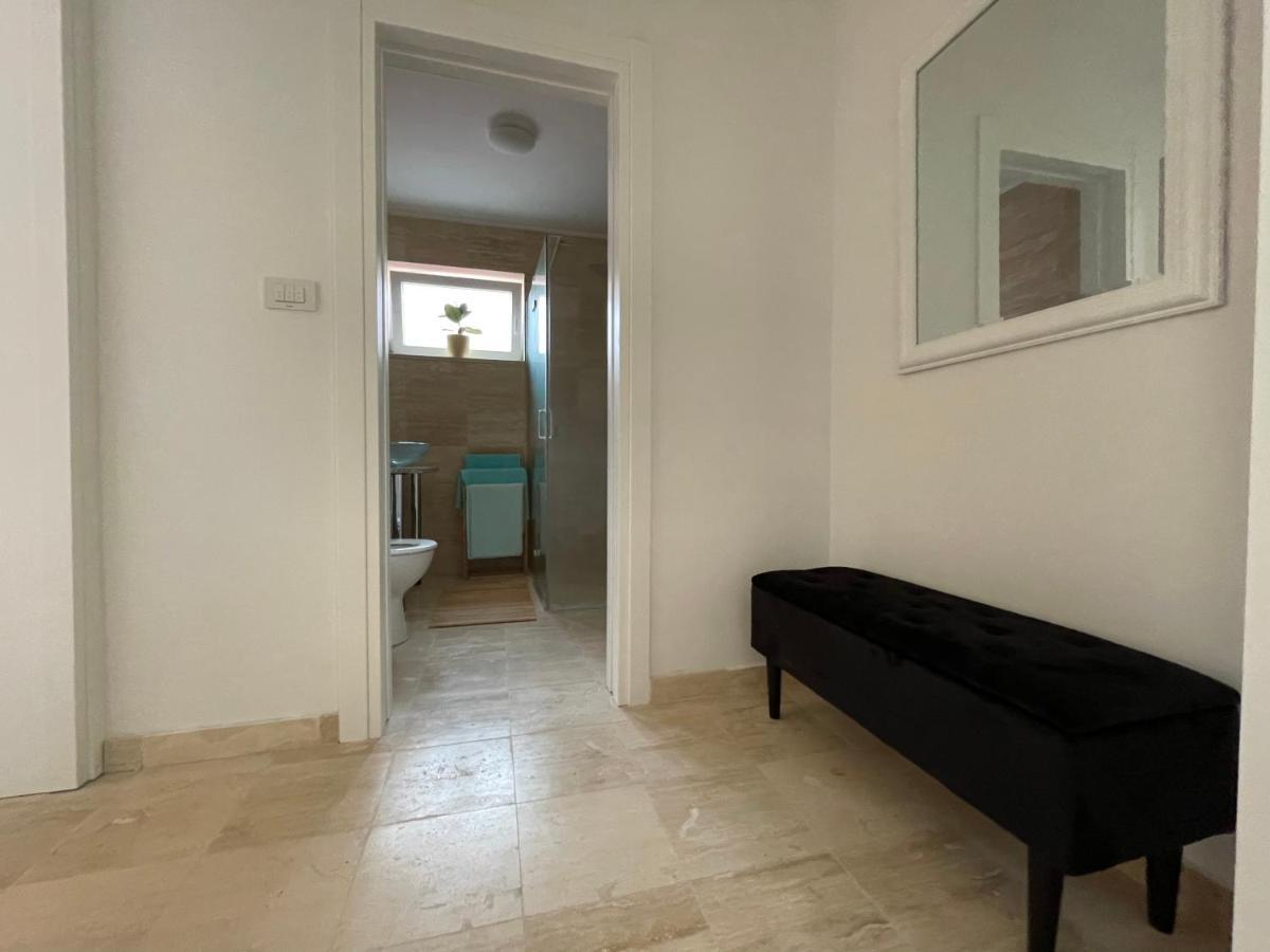 Vila Regina Apartment Regina With Swimming Pool Jezera Bagian luar foto