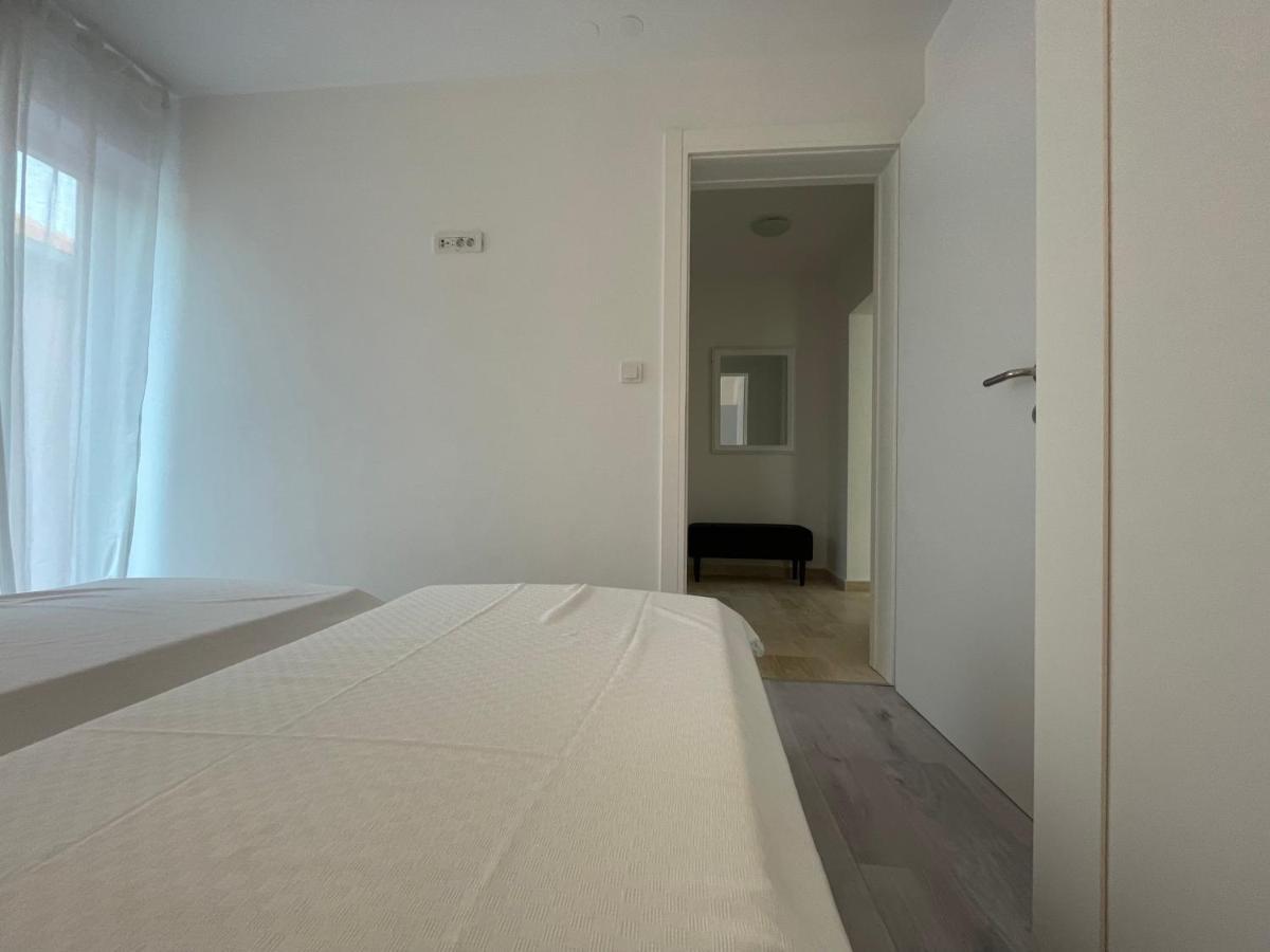 Vila Regina Apartment Regina With Swimming Pool Jezera Bagian luar foto