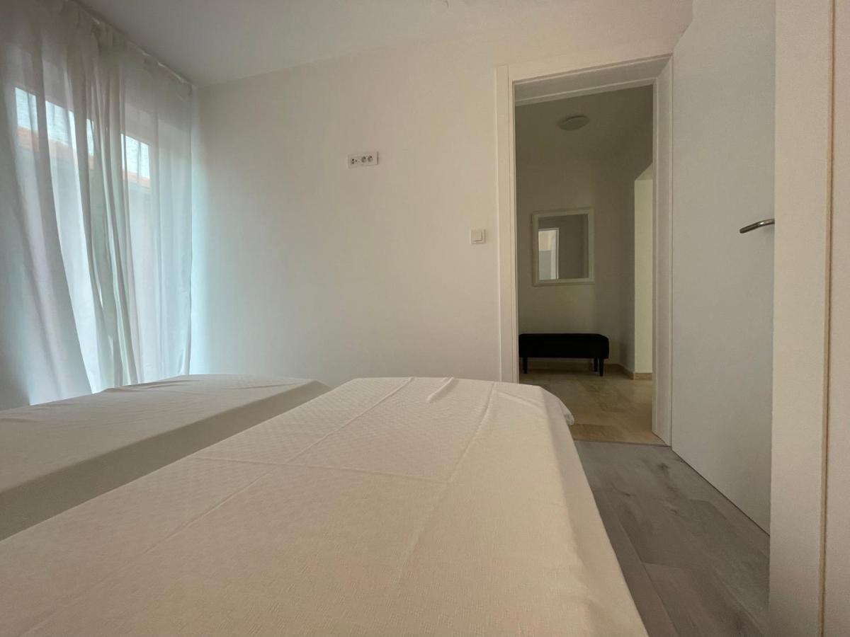 Vila Regina Apartment Regina With Swimming Pool Jezera Bagian luar foto