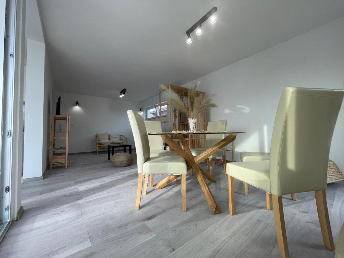 Vila Regina Apartment Regina With Swimming Pool Jezera Bagian luar foto