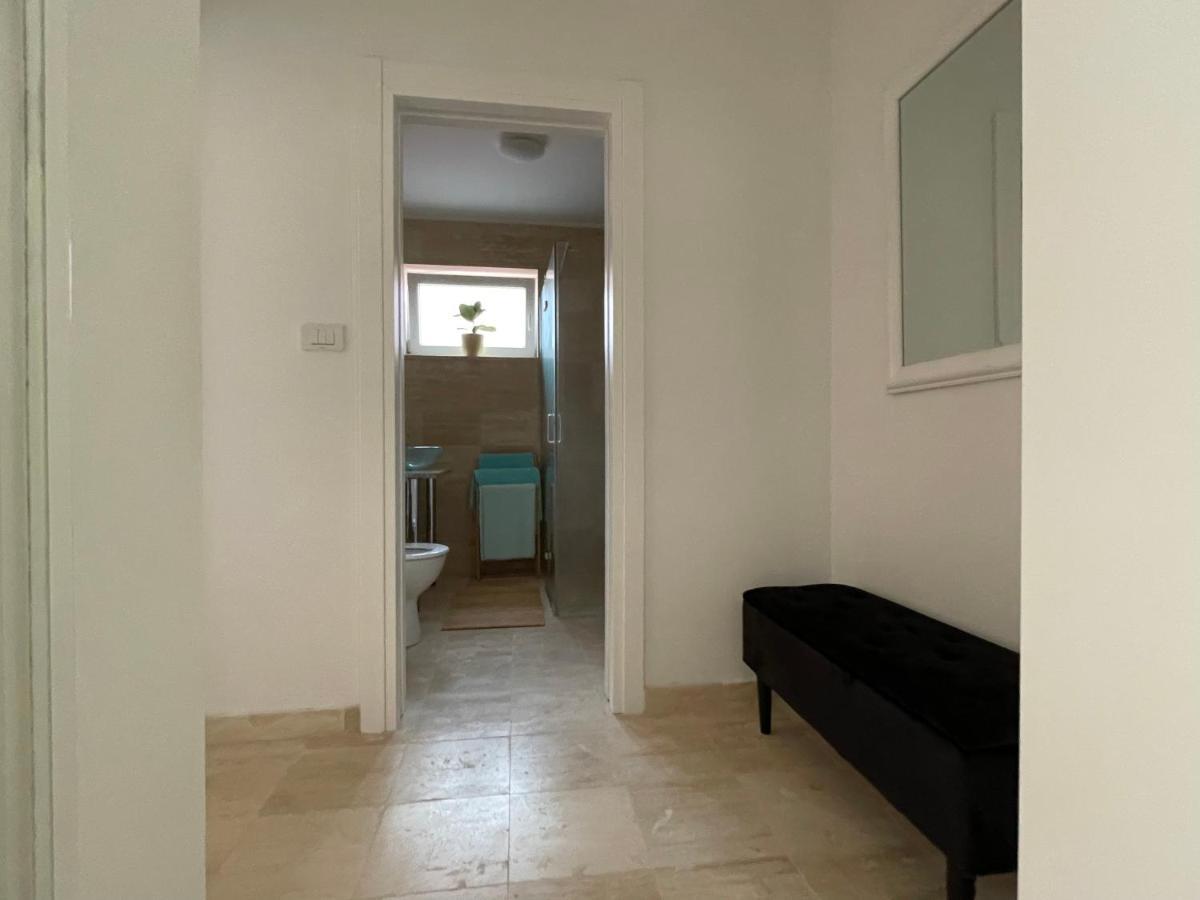 Vila Regina Apartment Regina With Swimming Pool Jezera Bagian luar foto