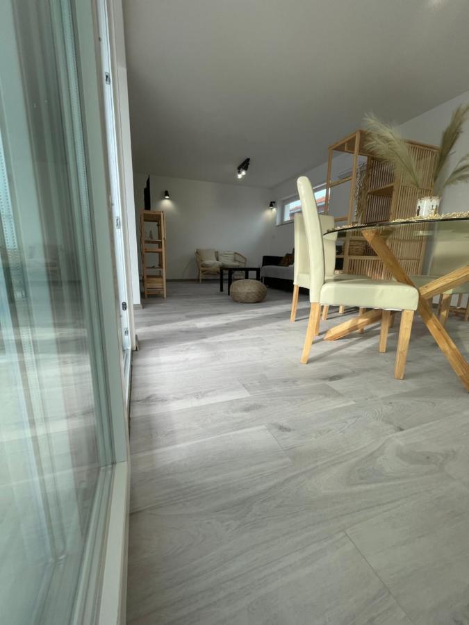 Vila Regina Apartment Regina With Swimming Pool Jezera Bagian luar foto