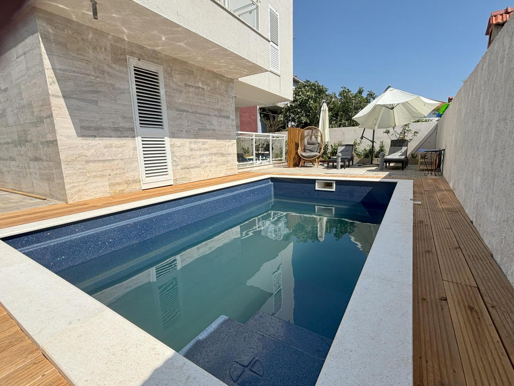 Vila Regina Apartment Regina With Swimming Pool Jezera Bagian luar foto