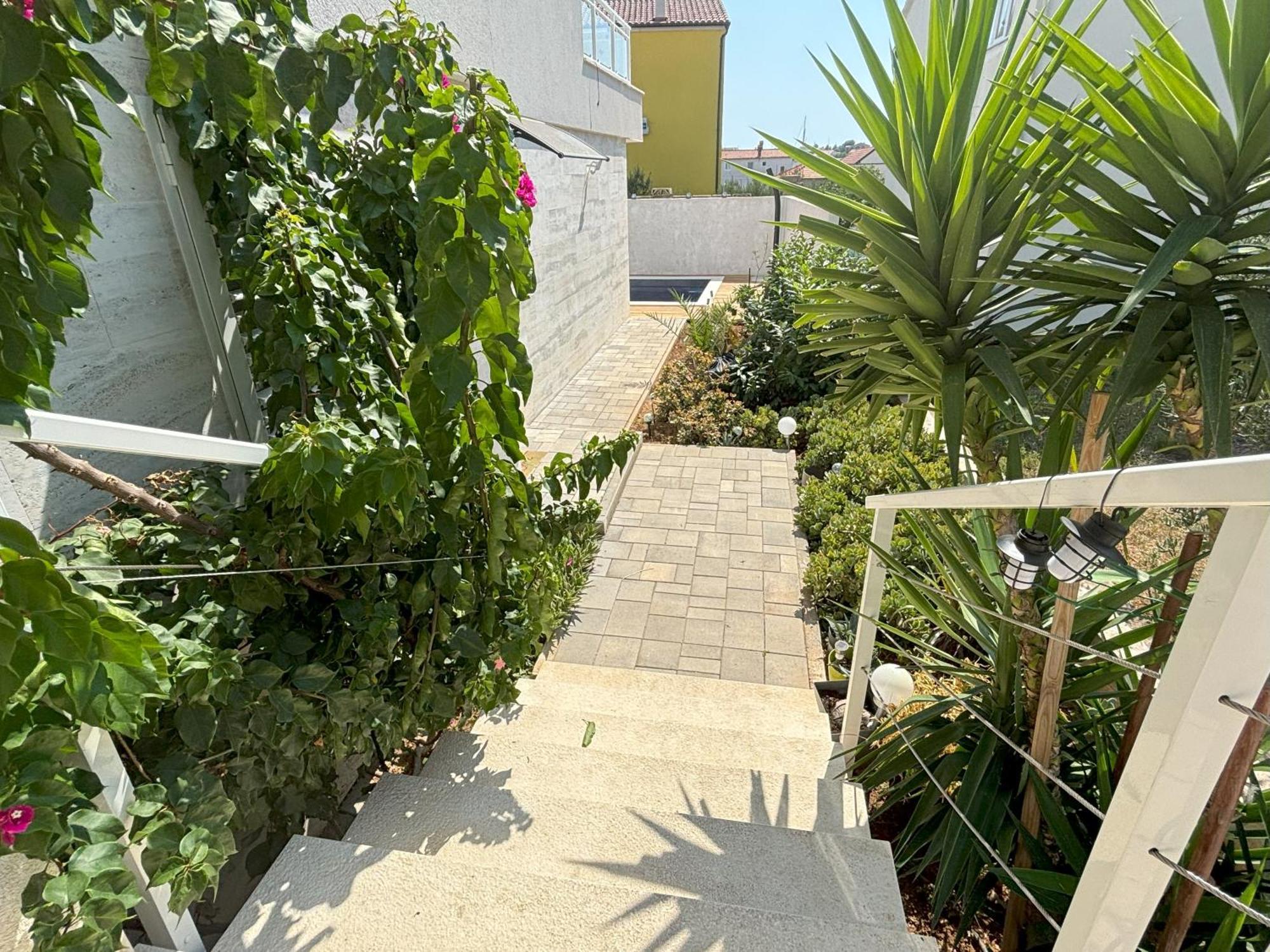 Vila Regina Apartment Regina With Swimming Pool Jezera Bagian luar foto