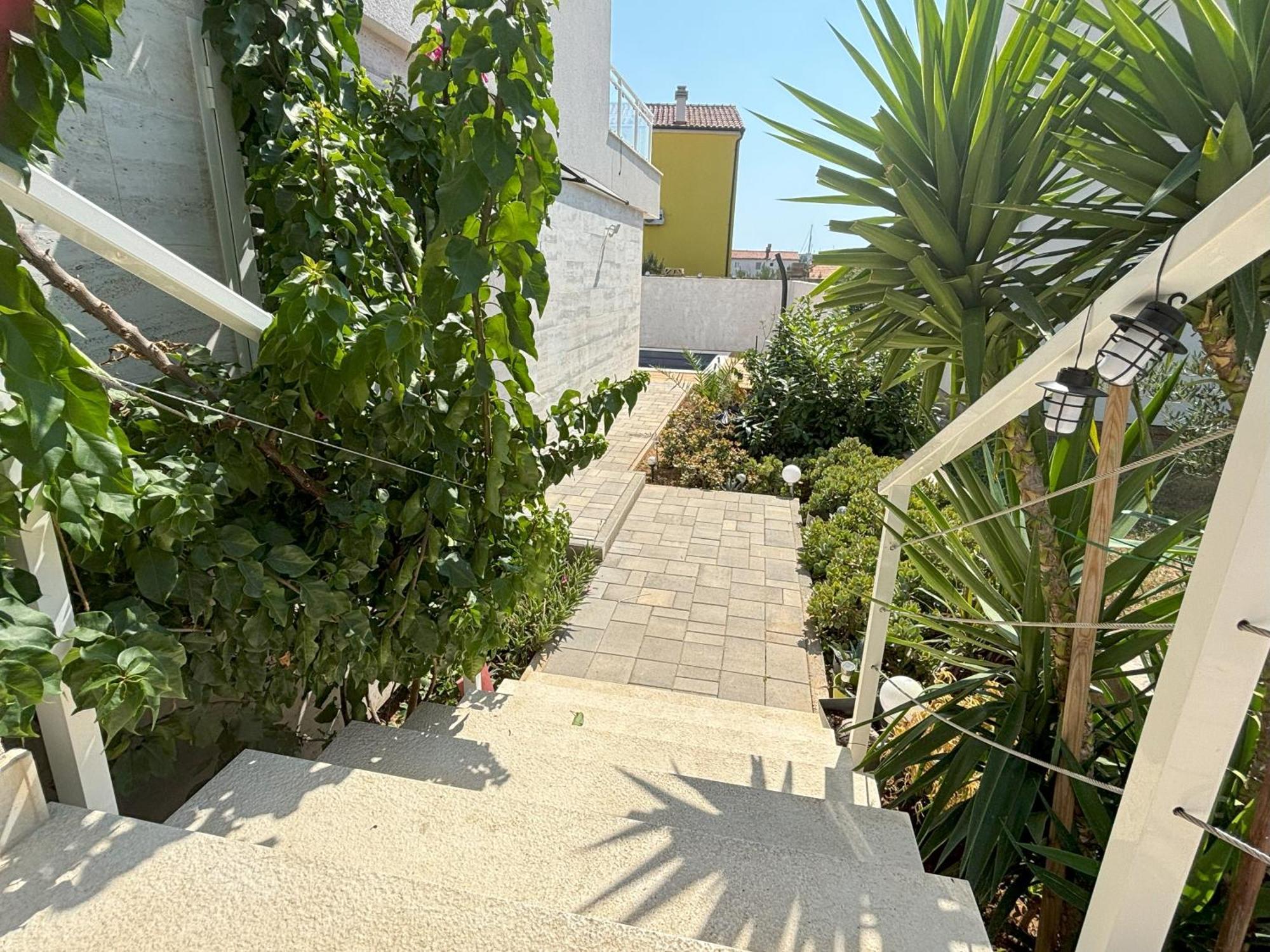 Vila Regina Apartment Regina With Swimming Pool Jezera Bagian luar foto