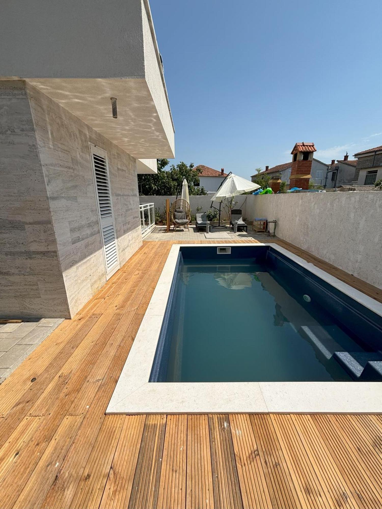 Vila Regina Apartment Regina With Swimming Pool Jezera Bagian luar foto